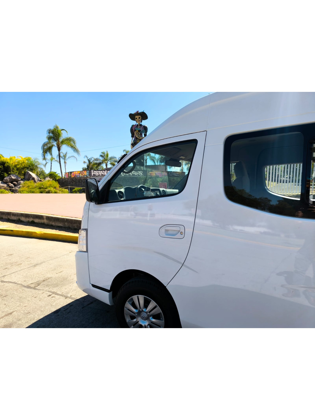 RENTA DE VAN PARA 14 VIAJEROS