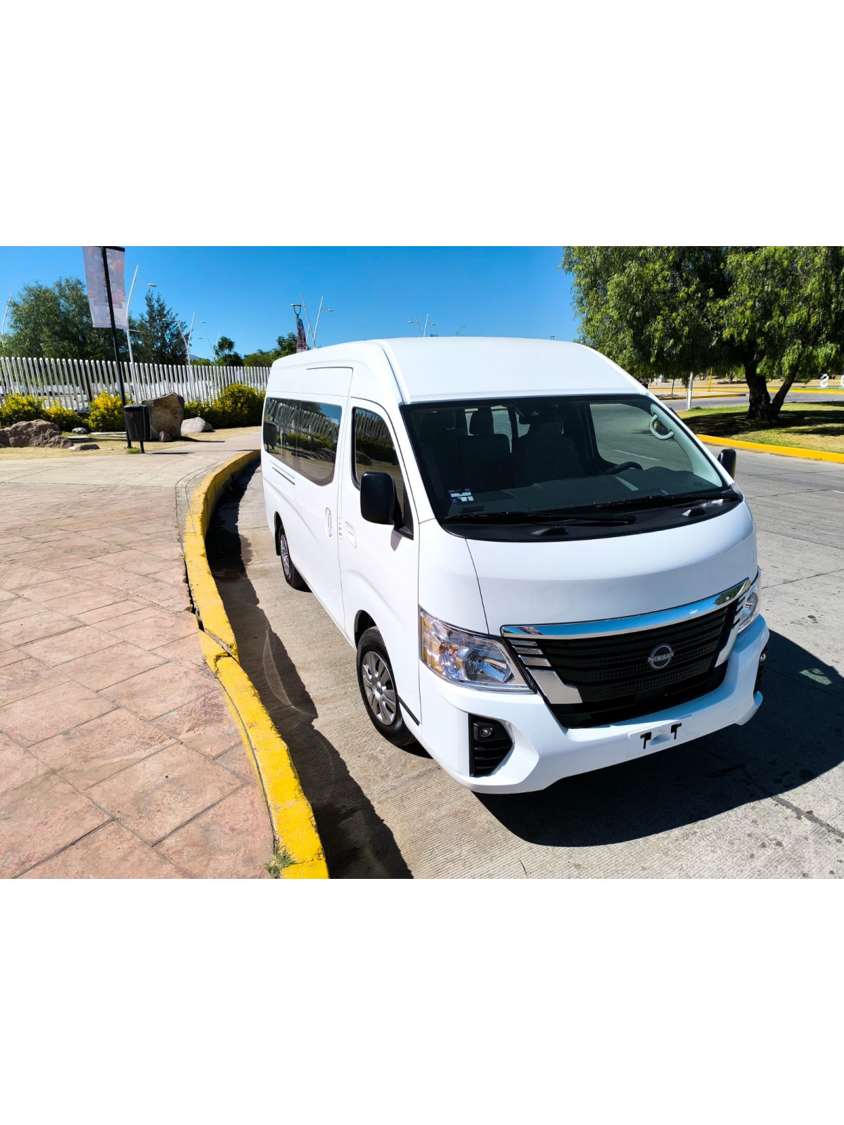 RENTA DE VAN PARA 14 VIAJEROS