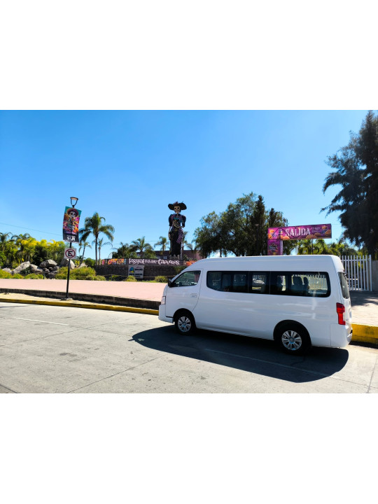 RENTA DE VAN PARA 14 VIAJEROS